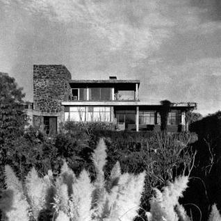 Read Online A Home of One's Own: Emigre Architects and Their Houses. 1920-1960 - Burcu Dogramaci | PDF